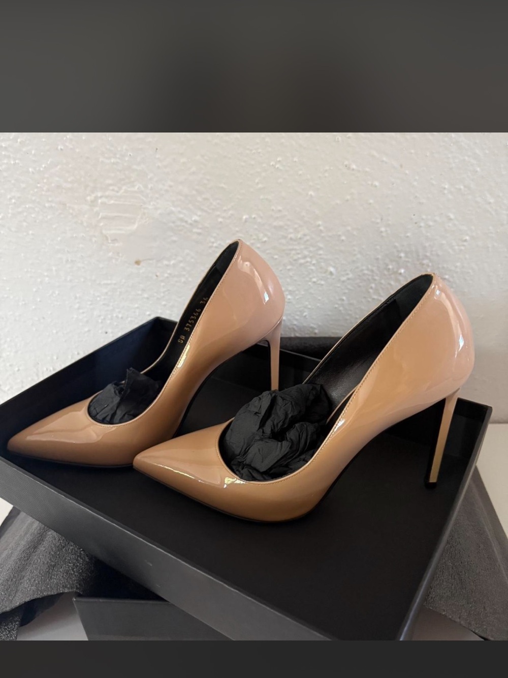 Saint Laurent Nude Patent Leather Pointed Toe Pumps - Picture 3 of 7